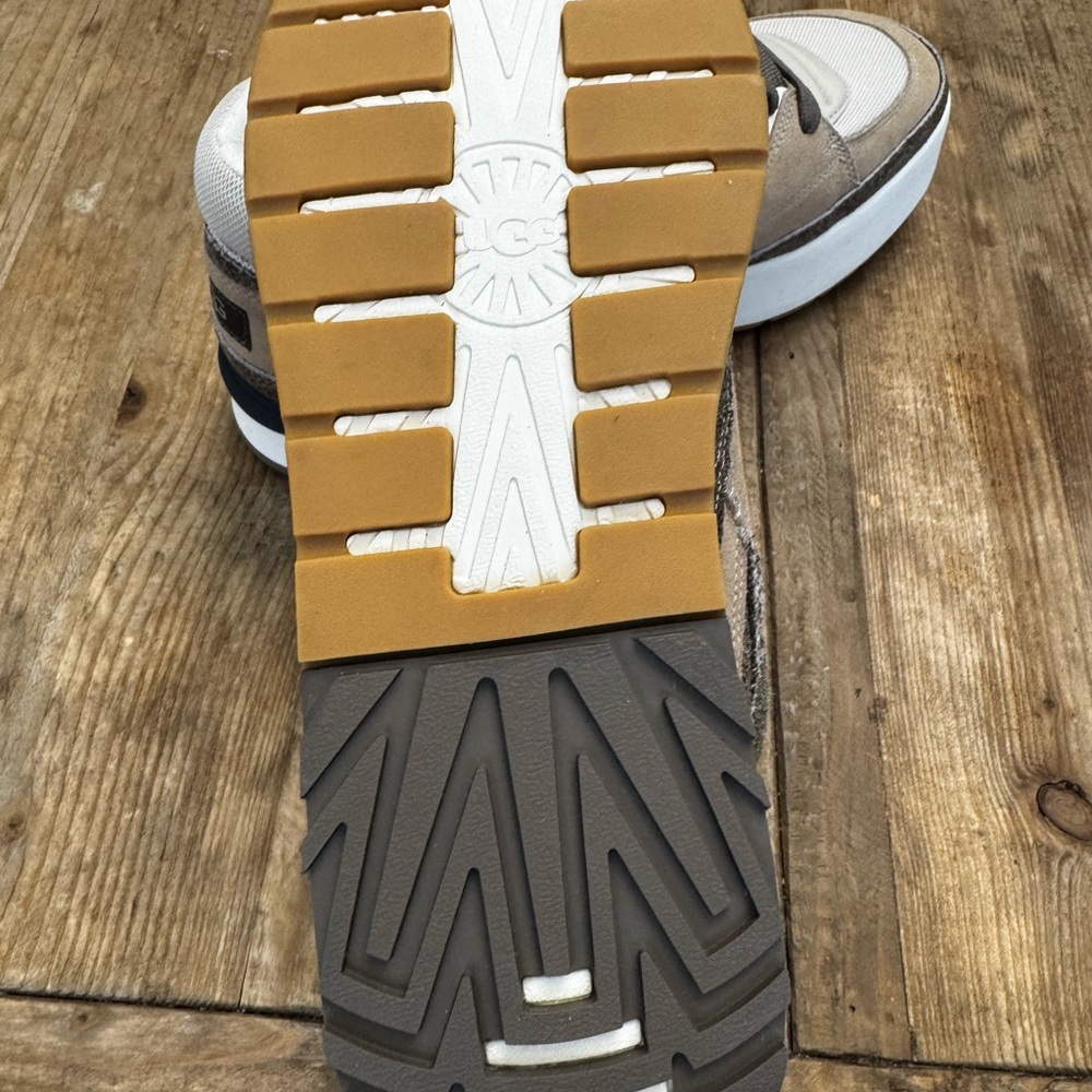 New Men’s UGG - Goldencush - Sand $160.00 USD Size 13 - Picture 10 of 11